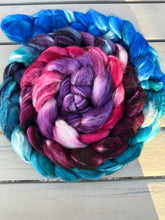 Load image into Gallery viewer, BFL/Silk Gradient 8 Ounce Braids Spinning Fiber