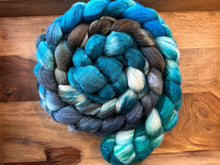 Load image into Gallery viewer, BFL/Silk Gradient 8 Ounce Braids Spinning Fiber