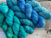Load image into Gallery viewer, Mountain Sock Five Skein Gradient Yarn Kit Mountain Chill