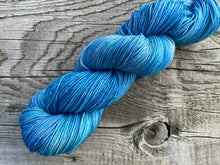 Load image into Gallery viewer, Mountain Sock Five Skein Gradient Yarn Kit Mountain Chill