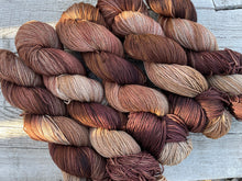 Load image into Gallery viewer, Denali Fingering Grizzly 399 Grand Teton National Park